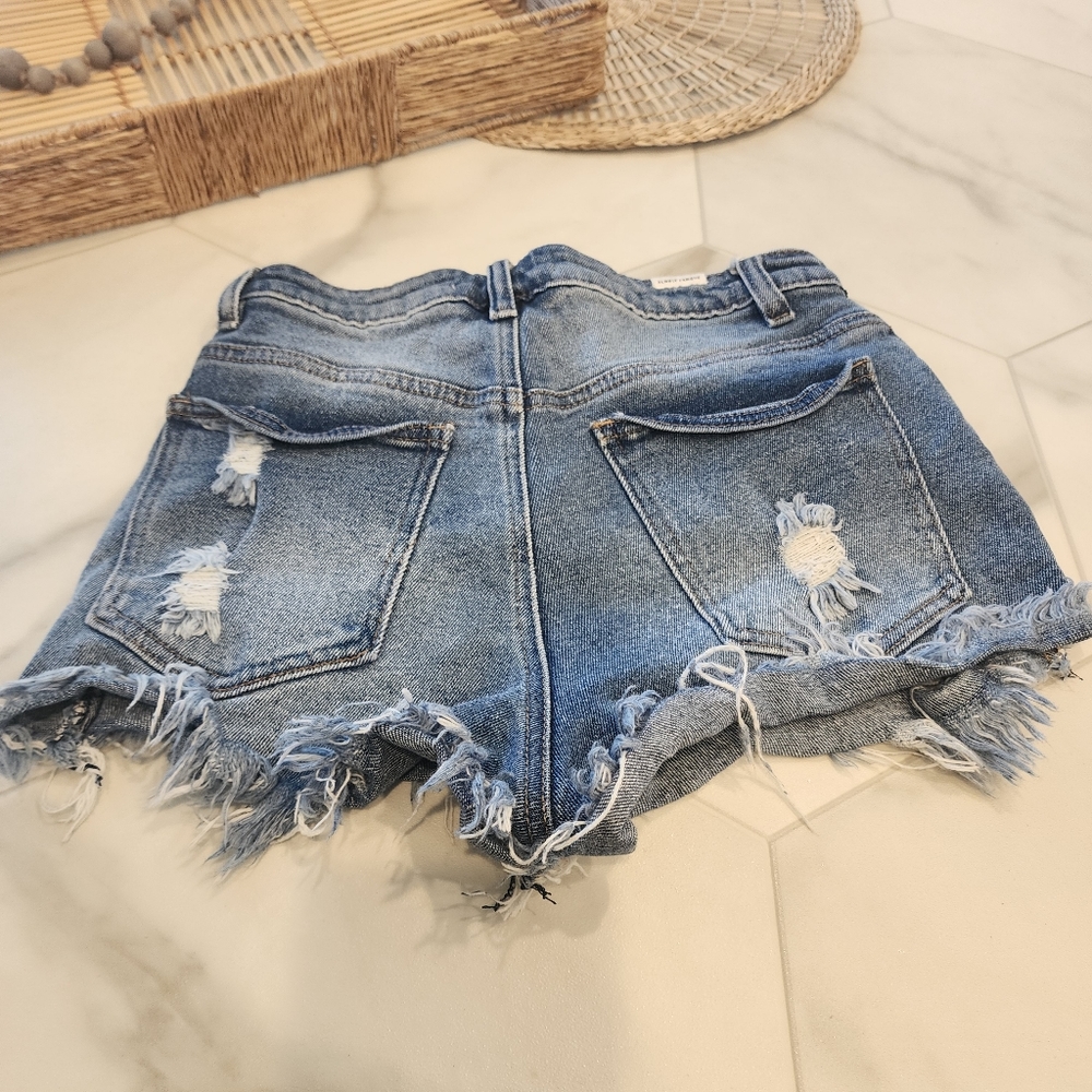 Almost famous, womens size 3, CUTEST fringed distressed denim short shortsπ©· - Picture 9 of 13